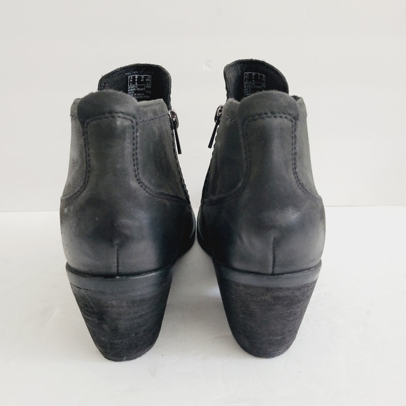 NEW Clarks Leather Ankle Bootie Size 9 - Picture 5 of 8